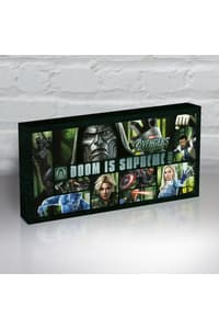 Pyramid International Avengers: Doomsday - Poster toile avec éclairage Fatalis est suprême  Tisch- und Haushaltsartikel