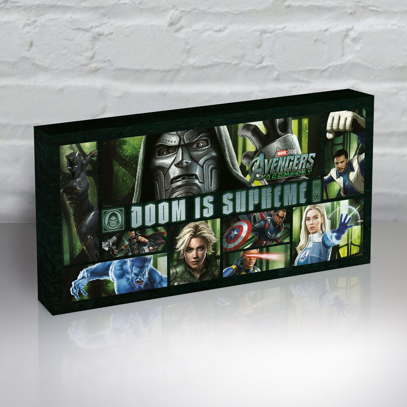 Avengers: Doomsday - Poster toile avec éclairage Fatalis est suprême